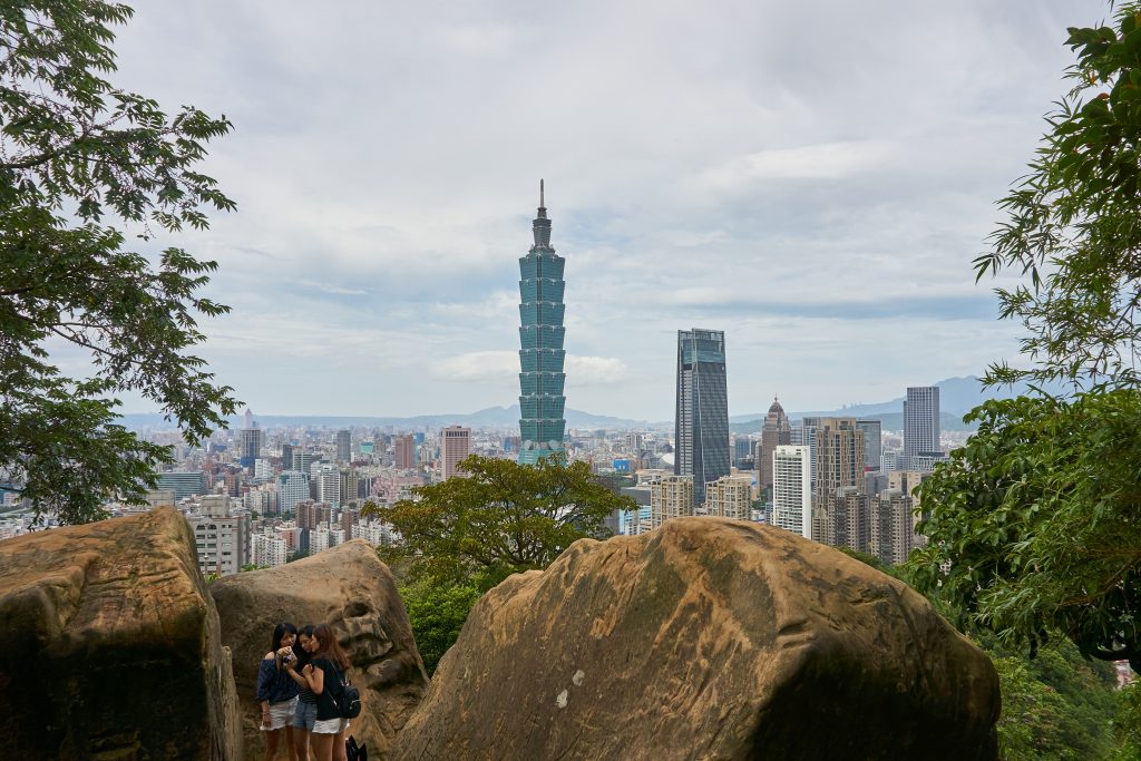 Elephant Mountain: Best Lookout In Taipei | Journey Never Ends